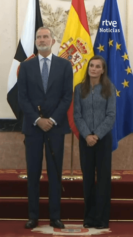 Ceuta recibe a los reyes entre entre aplausos, gritos de emoci�n y banderas de Espa�a.
