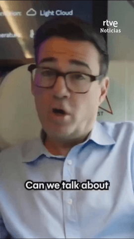 Es habitual viajar en transporte p�blico y que al lado alguien vaya viendo v�deos o escuchando m�sica a todo volumen.