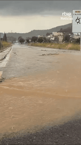  Primeras horas de un temporal de lluvia, viento y granizo que mantiene el riesgo extremo en Castell�n, Tarragona y Valencia.