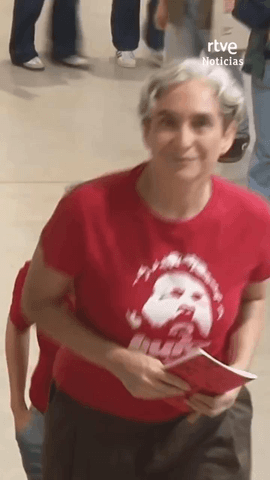 El Frente Amplio propone como candidata a la Presidencia del Gobierno a la exalcaldesa de Barcelona, Ada Colau, por ser 