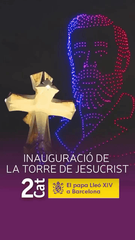  Gaud� i la Sagrada Fam�lia il�luminen el cel de Barcelona en l'emotiva i espectacular inauguraci� de la torre de Jesucrist.