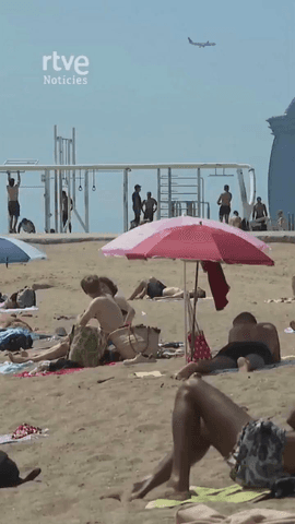  Les platges de Barcelona s'han convertit en un gran gimn�s a l'aire lliure.