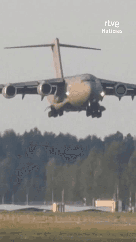 Este es el avi�n en el que se cree que viaja el director de la CIA, John Ratcliffe, aterrizando en Letonia despu�s de visitar por sorpresa Rusia.