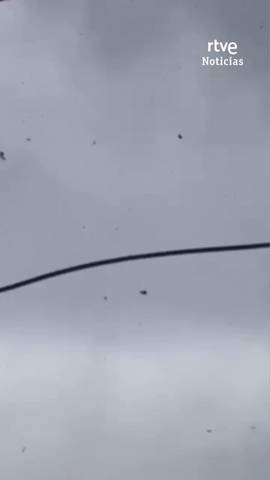 Un tornado sorprendi� este jueves a los vecinos de Antromero, en Asturias, y caus� destrozos en viviendas e infraestructuras.
