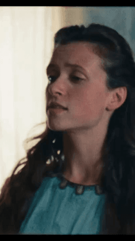Déjate llevar por la magia, la poesía y la música de la película 'Scarlet', una emotiva historia sobre el crecimiento, los sueños y la libertad.