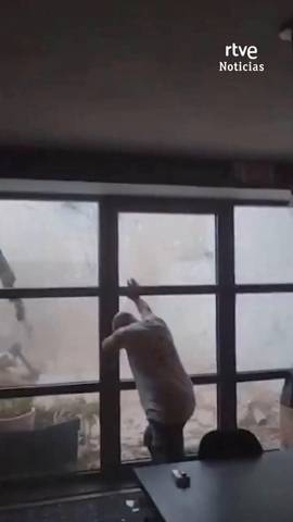 Al menos 41 personas han resultado heridas tras el paso de un tornado por Pomas, en el sur de Francia.