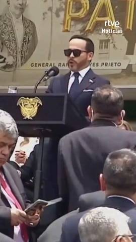 El presidente colombiano De la Espriella se compromete a la construcci�n de 