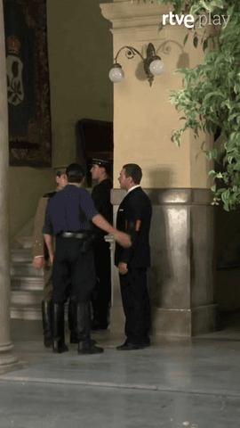 “¿A santo de qué viene llevarse de mi casa a un amigo nuestro?