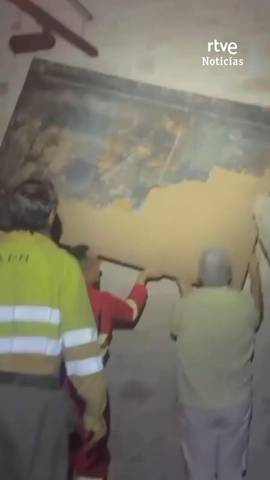El incendio de Pe�a de Riglos obliga a poner a salvo los restos de los primeros reyes de Arag�n y otras piezas hist�ricas del monasterio de San Juan de la Pe�a, en Huesca.