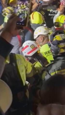 As� celebraban el rescate de Daniela, una mujer que llevaba 36 horas bajo los escombros en Pereira, Colombia.