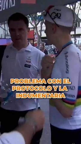 Pogacar se recoge el culotte y los calcetines y se cambia de maillot para no enseñar el arcoíris