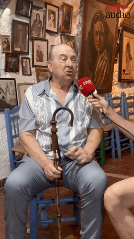 Hablamos con Curro Albaic�n, cantaor y bailaor flamenco.Lo hacemos en un programa de 'El Ojo Cr�tico' muy especial y realizado desde Granada con motivo del 90 aniversario del asesinato de Federico Garc�a Lorca.