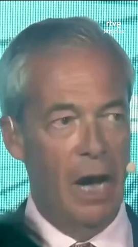 El ultraderechista Nigel Farage recupera su esca�o en Clacton despu�s de dimitir en plena investigaci�n sobre sus finanzas.