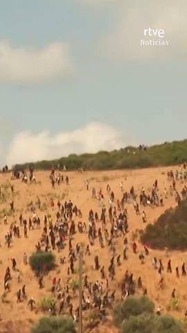 Las autoridades marroqu�es han ordenado a primera hora de esta tarde a los periodistas de TVE y la agencia EFE que abandonen Castillejos, donde se encuentran la cubriendo informaci�n relacionada con la frontera con Ceuta.