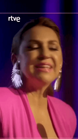Niña Pastori presenta ‘Color Fania’, un proyecto en el que se atreve a versionar a grandes figuras de la música latina, como hace con este ‘Bemba colorá’ de Celia Cruz