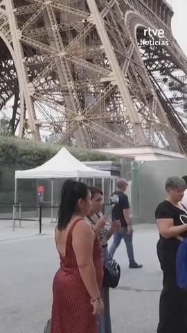  Pol�mica en Francia despu�s de que las trabajadoras de la Torre Eiffel fueran excluidas durante la visita privada de un grupo religioso hind� este fin de semana.