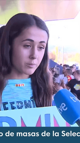 La afición española ha respondido con entusiasmo al primer entrenamiento de la selección de cara al partido de la Nations League ante Inglaterra.