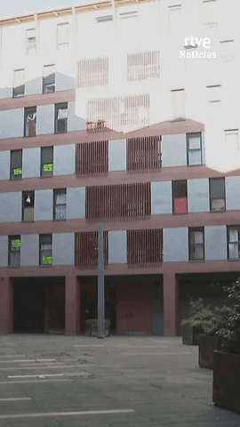 El caso de Maricarmen, el desahucio de una mujer de 87 a�os en Madrid, ha conmovido a todo el pa�s, pero no es �nico: hay muchas otras Maricarmen en toda Espa�a, decenas de expulsiones a diario sin alternativa habitacional.