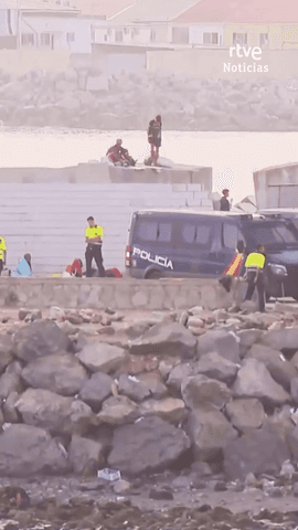 La polic�a intentaba a primera hora desalojar el asentamiento pr�ximo a la desaladora de Ceuta.