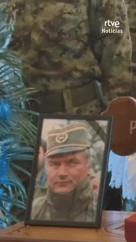 Pol�mica por la exaltaci�n de la figura de Ratko Mladic, el 'carnicero de Bosnia', en su funeral en Belgrado.