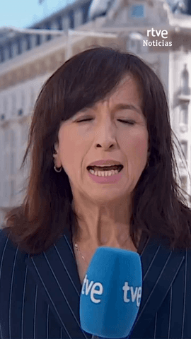 Tres ba�os precintados y 12 personas atendidas en el Congreso tras el incidente con un bote de gas pimienta mostrado por la diputada del PP Ana Bel�n V�zquez durante el pleno. Francina Armengol la ha obligado a abandonar el hemiciclo al considerar que se trataba de �un arma� seg�n la legislaci�n vigente.