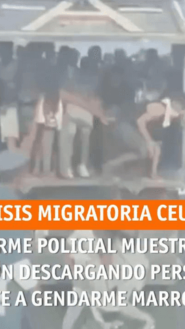 Este video de un cami�n descargando personas a la vista de un gendarme es uno de los que consta en el informe de la Polic�a que se�ala la responsabilidad de Marruecos en la entrada masiva a Ceuta