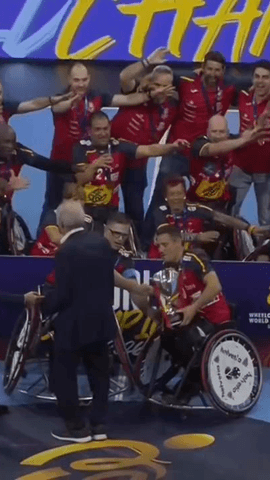 Emoción y deportividad cuando la selección española de balonmano en silla de ruedas ha conseguido el primer Mundial en toda su historia.