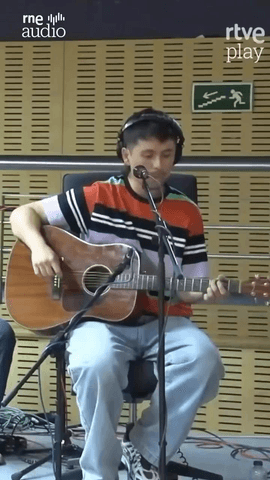 Tres amigos aficionados al deporte de la canasta y a la música, ¿qué mejor nombre de grupo que @baloncestogrupo?