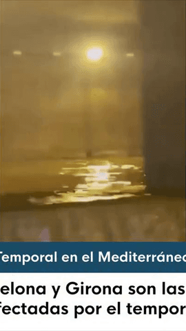 Un temporal de fuertes lluvias est� afectando de forma simult�nea a todas las comunidades del �rea mediterr�nea, provocando graves inundaciones e incidencias en las infraestructuras de transporte.