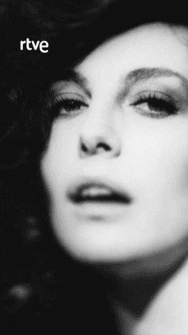  Charo López se reveló como icono erótico de toda una generación, demostrando que fuerza, belleza e inteligencia es algo que está al alcance de muy pocas.