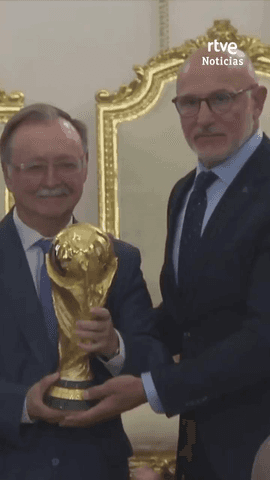  La Copa del Mundo ha viajado hasta Ceuta, primera parada de su recorrido por Espa�a.