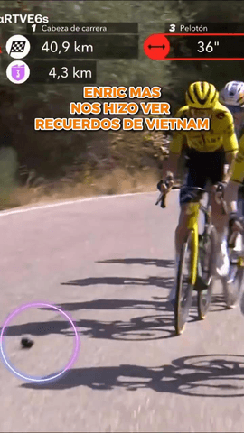 Un objeto en la carretera, un maillot rojo… Enric Mas se encontró esta piedra en el camino, la apartó la carrera y evitó que sucediese algo como lo de Tadej Pogacar.