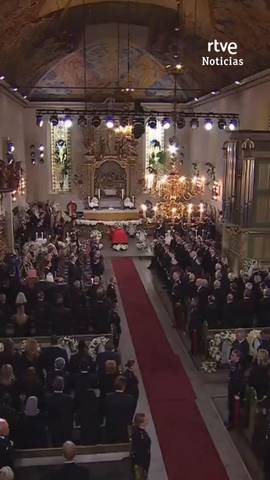 Noruega despide hoy al rey Harald V en un funeral en la catedral de Oslo al que han acudido los nuevos monarcas Haakon y Mette-Marit.
