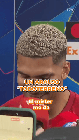 Ronald Araújo jugó ante el Atleti de lateral derecho y dejó una asistencia de tacón.