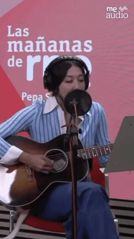  Anni B Sweet @annibsweetofficial nos enseña en @lasmananasrne a decir ‘Adiós con alegría’.