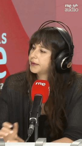 Tras colapsar en escena, Emma ingresa en rehabilitación para enfrentarse a sus demonios.