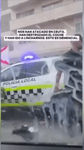 Un grupo de manifestantes asalta el coche de la diputada de Ceuta Ya!