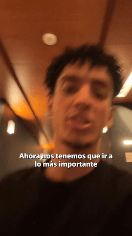 Vas camino al @festval_oficial intentando disimular los nervios… y cada vez estás MÁS nervioso
