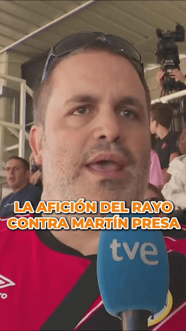 La afici�n del Rayo ha dicho basta y sus protestas han obligado a suspender su partido en Vallecas ante el Athletic Club.