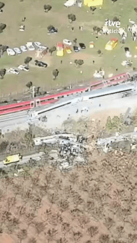 Im�genes a�reas grabadas por la Guardia Civil en el accidente entre dos trenes en Urda, Toledo.