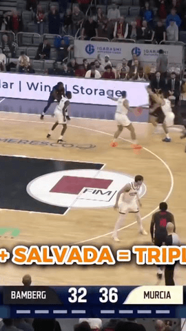  ¡Así empezó el tercer cuarto entre el Bamberg Baskets y el UCAM Murcia en Alemania!