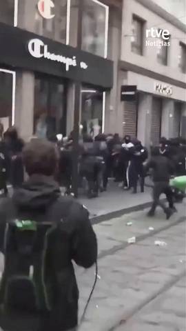  Las protestas estudiantiles y por la vivienda se propagan por Europa.