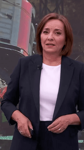 Los audios de la comunicaci�n entre los trenes y Atocha muestran que el maquinista del AVE recibi� la orden de reanudar el trayecto con 