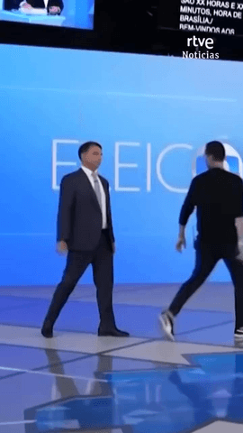  El �ltimo debate electoral previo a las elecciones en Brasil entre Luiz In�cio Lula da Silva y Fl�vio Bolsonaro ha estado marcado por los cruces sobre pol�ticas sociales, aranceles y el papel de las grandes tecnol�gicas.