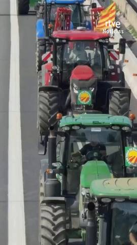 Tractorada en Barcelona en protesta por el precio de los carburantes y de los fertilizantes.