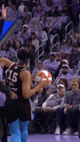  Allisha Gray, jugadora de Atlanta, se llev� una tunda importante en el quinto partido de las finales de la WNBA.