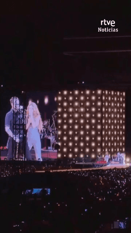 Con Dani Mart�n, Maluma y Bizarrap: as� se ha despedido Shakira de su residencia en Madrid, tras casi un mes en Espa�a.