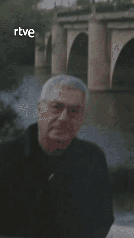 A Rafael Azcona le hubiera gustado ser el hombre invisible, pero no lo consiguió al estar irremediablemente ligado a la historia del cine español.