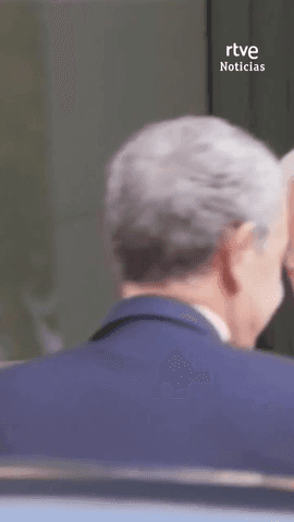La Fiscal�a pide imputar al expresidente Rodr�guez Zapatero por malversaci�n en el caso de las joyas encontradas en su despacho.