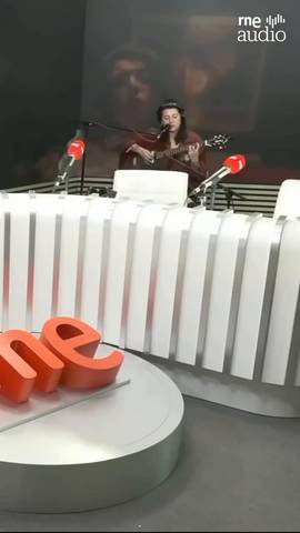 @evamcbel canta en directo ‘To all the people I’ve loved’ en @lastardesderne 